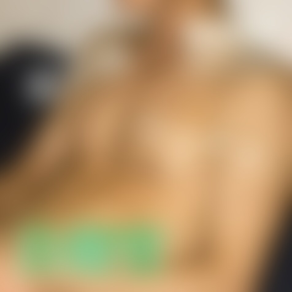 鍛えられた腹筋バキバキの sample 1