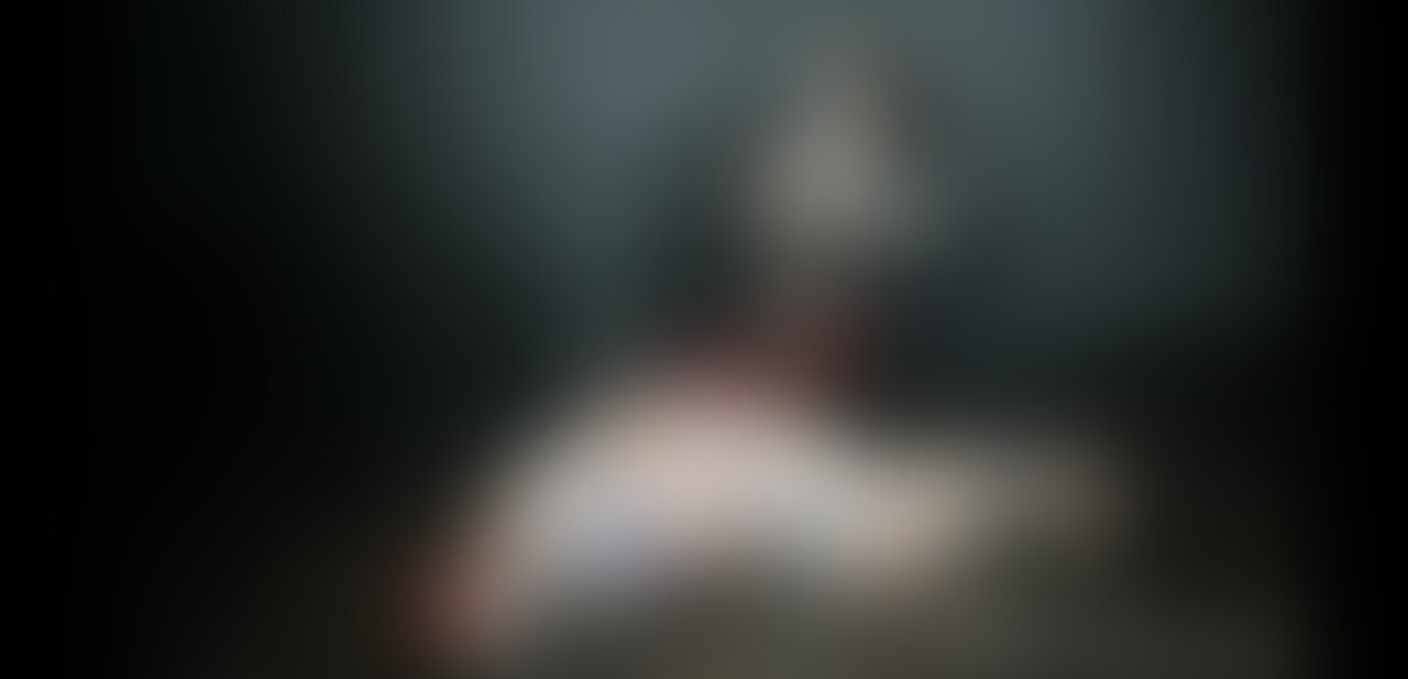 ダクトテープ固定動画です。
ダクトテープで固定される事を嫌がるmeiに無慈悲に固定しようとする妖湖女王様。
踏みつけられ、鞭で叩かれ、だんだんと妖湖様のおもちゃにされて行く…

ミニ動画に顔面崩壊顔パンストも収録されてますので、是非お楽しみくださいませ！ (2/2)