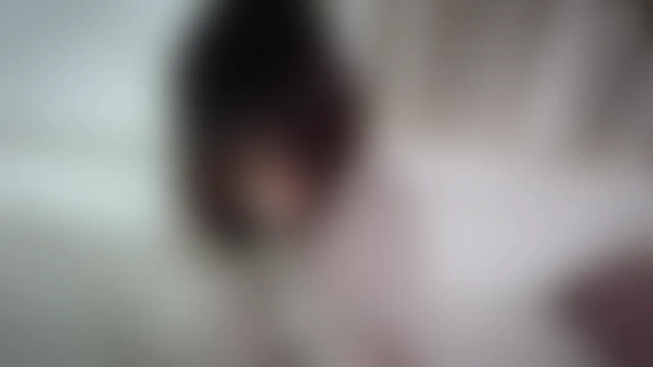 どこまで入る?電マ挿入が大好きな変態パイパン美女「奥まで入れて…」本気オナニー
「どこまで入る…?」
清楚な顔立ちの美人なのに、実は電マ挿入好きの超変態パイパン美女。
今日は部屋で脚を大きく広げ、愛用の太い電マを手に持つ。
パイパンまんこを自ら指で広げ、クリトリスを震わせながら「奥まで入れて…」と喘ぐ。
最初はゆっくりと、でも次第に腰を浮かせて自ら電マを押し込む。
「もっと…奥まで!」
びしょびしょに濡れたパイパンまんこが電マを飲み込み、子宮を直接振動するたびに全身でイク。 (2/2)