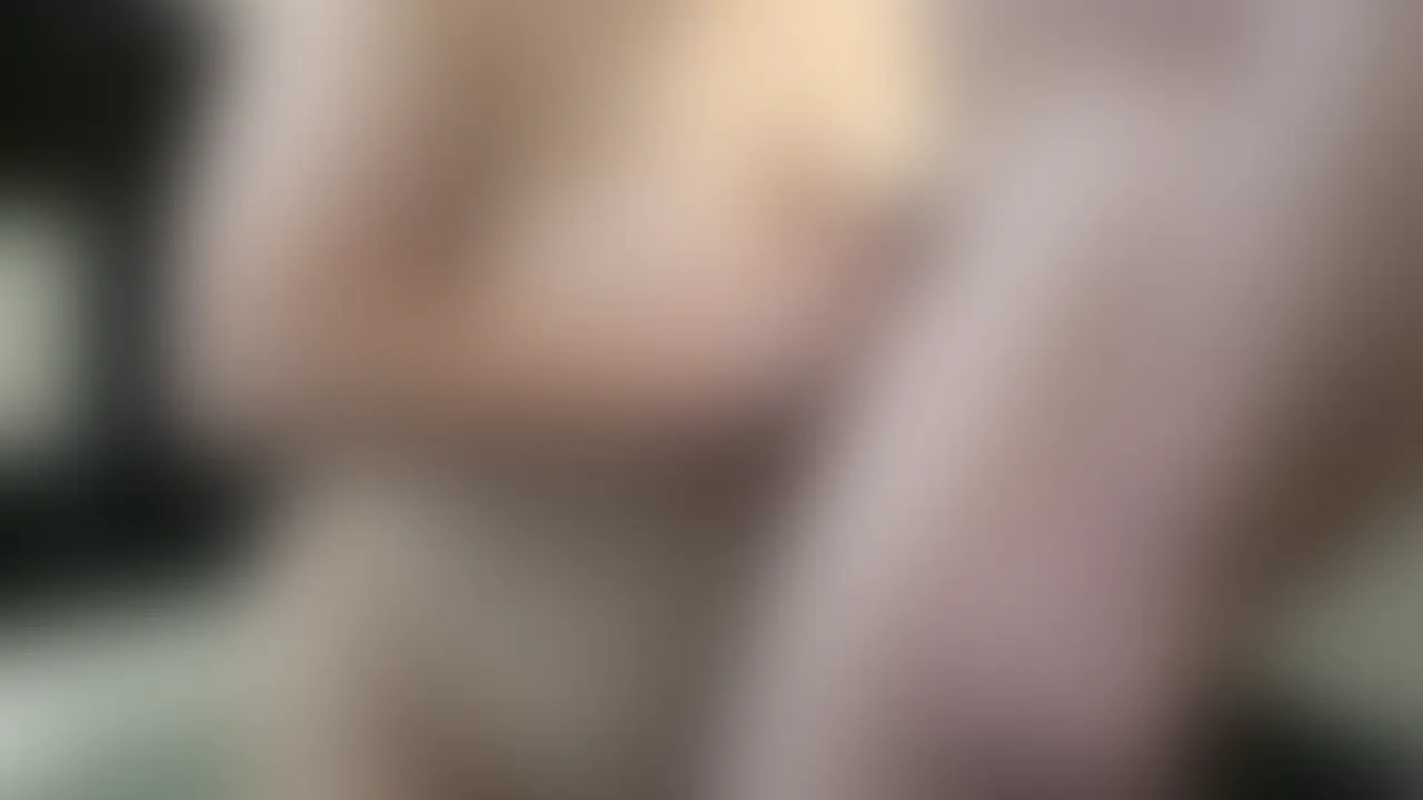 #31本編未収録
お風呂でパイズリぶっかけ映像
お風呂の中で立ちパイズリ。事後なので出るか心配でしたが、何とか射精できました。飛びが少し弱かったですけど・・・ぶっかける事が出来ました。
#パイズリ #ぶっかけ #素人 #巨乳 #爆乳 #ぽっちゃり #Iカップ #保育士 #フェラ #お風呂 #マスク #射精 (2/2)