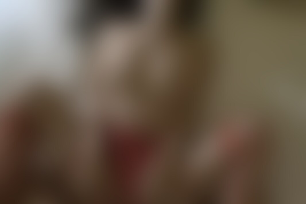 顔出し無料ダイジェスト♥️
どエロいコスプレでどエロい中出しセックスしちゃいました…
クリスマスデート後、甘々ないちゃいちゃ時間を過ごして身も心もトロトロです🤤
よだれまみれのヌルヌル手コキでアヘってる男の子が可愛くて積極的に責めちゃいました(ˆ . .ˆ)っ♡
その後、立場逆転して・・
スパンキング、○○○、鬼ピストン・・
おまんこが壊れちゃうかと思った・・
ドM心に刺さりまくる○○○分からせセックスやり返されて
死ぬほど気持ちよかったです、、
最後に思いっきり中出しされて一息ついてたら
お腹殴られて中出し精子を○○○だされたのすごく良かったです…😵💫♥️
( 本編のみ見られます ) (2/2)
