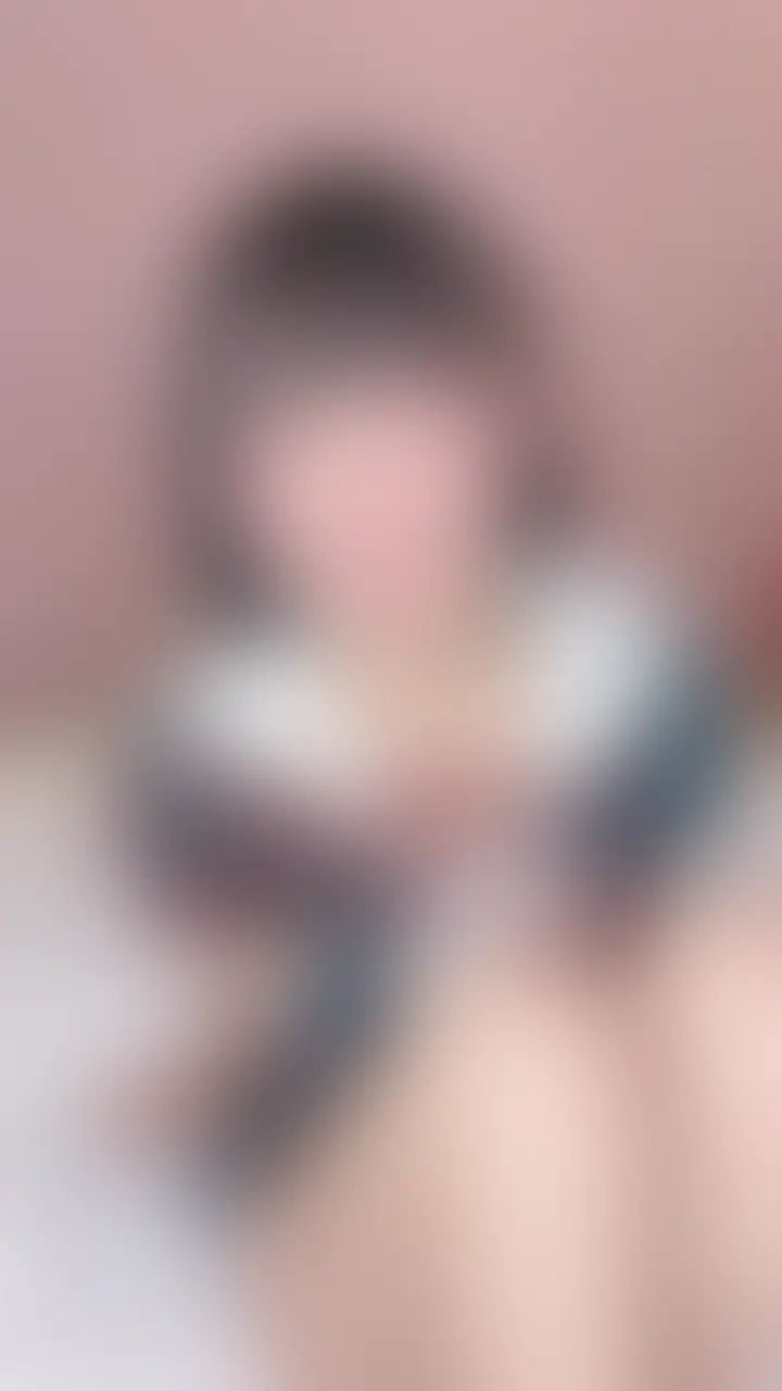 いろんなところをギリ隠せてる際どいコスプレがえっちすぎ💕
開脚チャレンジはうまくいったけど、バックショットはアナル丸見えでしたね🤭
見られてたら興奮して濡れてきてるのわかる? (2/2)