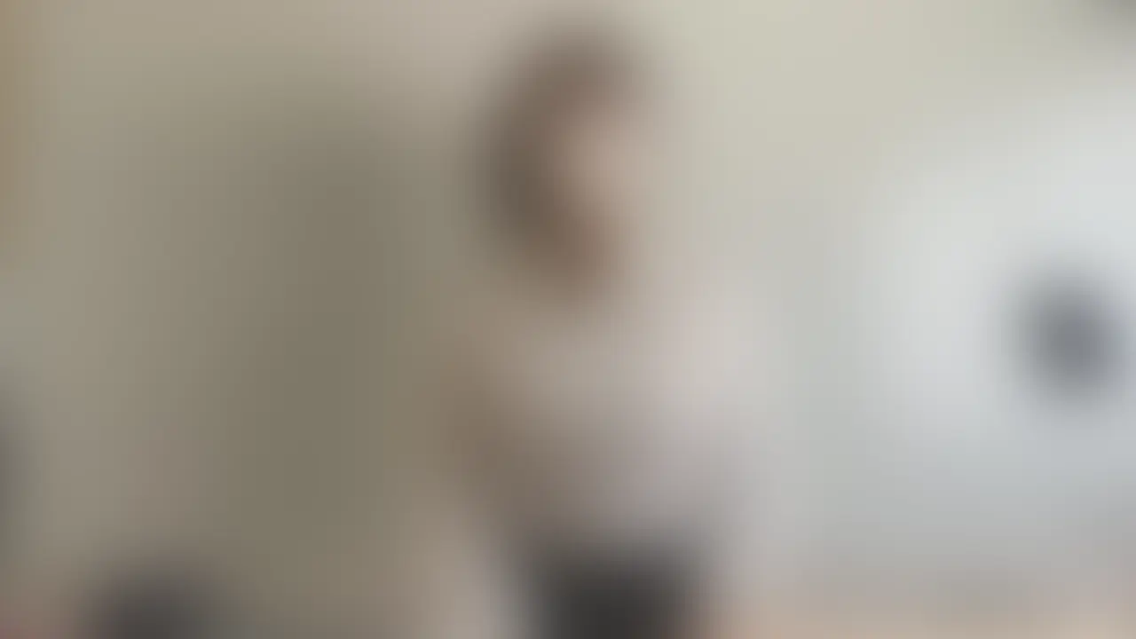 こんばんは、めいです。
今回は炭酸の全裸授業と実験の
30分越えの動画になってます🍀
最初は全裸の授業で炭酸の解説をしました〜
前回の授業動画が毎日応援してくれるフォロワーさんから好評だったので、取り入れてみました///
授業を普段からするんだけど
恥ずかしすぎる2回目の授業
ここでしかこんな授業しないし絶対生徒にもみせられないから、少し背徳感を感じちゃいます笑
授業で解説がおわったら
次は◯◯◯に行って炭酸の実験をしました〜
実は訳あってtake3もしちゃった笑
炭酸をあてたことなかったけど、
冷たくてぷちぷちして気持ちよかった...
最後らへんは少し痛かったけど笑
気持ち良すぎて体も抗えず
ずっとピクピクしちゃってた///
で、最後にもう一度
おもちゃを使って気持ち良さを比べました
別の理由もあるんだけどね...
最後は実験も忘れて、おもちゃをたくさん動かしてたらあそこがひくひくしちゃってました...
この動画はすごく楽しく作れたので
フォロワーさんからも好評だとうれしいな〜
私の出した動画では1番長い
30分越えの動画になります
一緒に楽しんで気持ちよくなってもらえたら
うれしいです
感想もまってるね〜
※見られすぎてたら身バレとか悪用がこわいので、予告なく値上げやや公開を終了します
※容量が大きかったので2本に分けてます😭 (2/2)