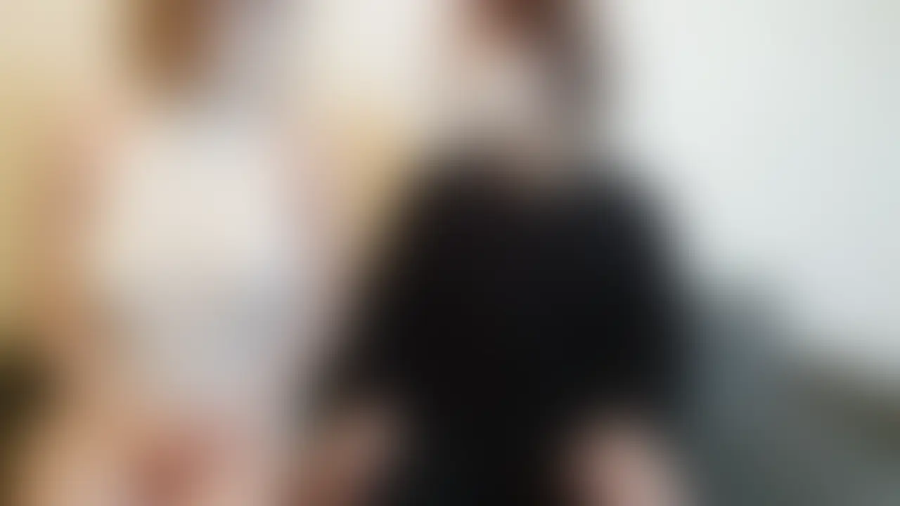 いつもと違うえっちってことで、ソファーで完結するエッチしちゃいました。やはりベット以外の日常的な空間で非日常なことするのはめちゃくちゃ興奮💕💕
いっぱい色んな対位でハメハメしてきました☺️ (2/2)