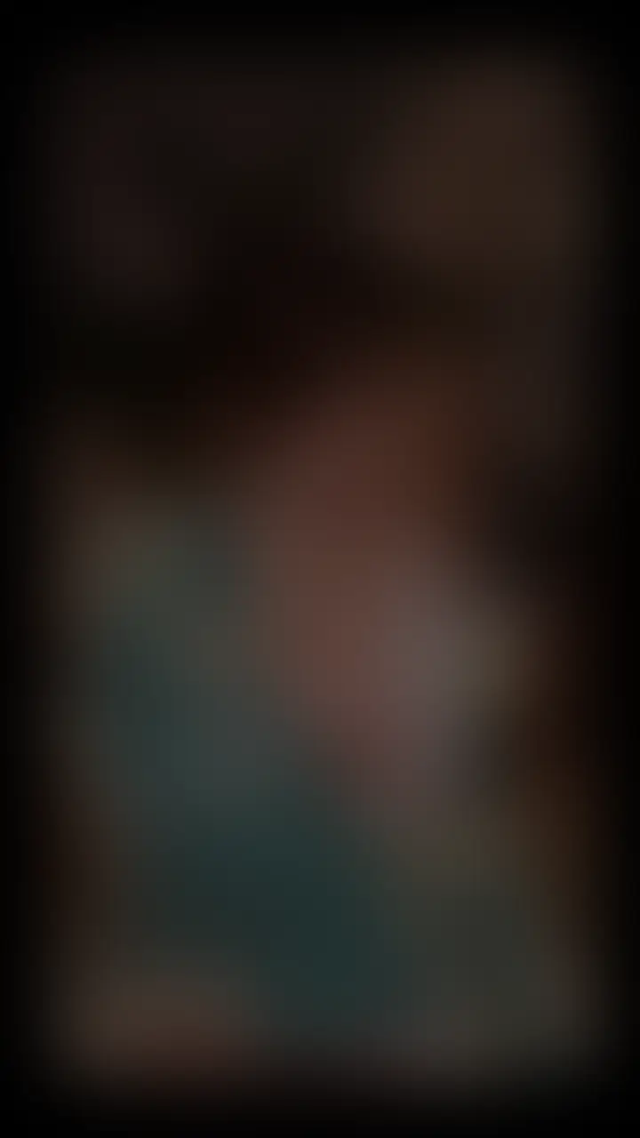 浴衣でのお楽しみ動画…
すでに観てくださった方、ありがとうございます。。///
実はまだみんなに見せていない続きがあります㊙️
前回の動画の内容だけで、終わりだと思った?♡
我慢出来なかったから、浴衣を捲りあげて後ろからディルドをヌルッと…
最初はゆっくりと…おまんこにだんだん入っていくのを感じながら、、この、じょじょに馴染んでおまんこが🍌を受けいれる感覚が好き。。♡
わたしの中にねっとり出たり入ったりするとことか、激しくパンパンしながら浴衣でイキ果てる姿とか…ディルド抜く瞬間のハメ潮とか…
おかずにしてもらえたら嬉しいな。。//////
そしていつも素敵な感想ほんっとーにありがとうね♡
♡.*・゚---------------------.*・゚♡
追記
浴衣でデートをした経験って、たしか一度くらいしかなくて。しかもまだ中○生だったから、手を繋ぐだけで精一杯だったな…(笑)
大人になったいま、こんなふうに浴衣を捲りあげて、お尻を優しくまさぐられ、、、硬くなったのを後ろから、、
最初はじっくりと繋がってるのを感じながら…それからは腰を持たれだんだんと激しく腰をつかれ、、
大人になった今、もし好きな人と浴衣で過ごせたら——
もしかしたら今日の動画は、そんなわたしの願望がいっぱい詰まった内容になってるかもです。。㊙️
バックからヌルッと、優しく抱きしめれれ中にいれたまま、耳元で「中、すっごい締め付けてくるけどどうしたの?」なんて言われてみたいです~/////////
気づけば外はすっかり真っ暗。
まだ明るいうちから撮影を始めたのに、 あっという間に時間が過ぎていて…。それくらい夢中になっていたんだなと思うと、 少し恥ずかしくなっちゃいます♡♡♡
思い思いに、じぶんだけの妄想をしながら楽しんでもらえたらと思います💖 (2/2)