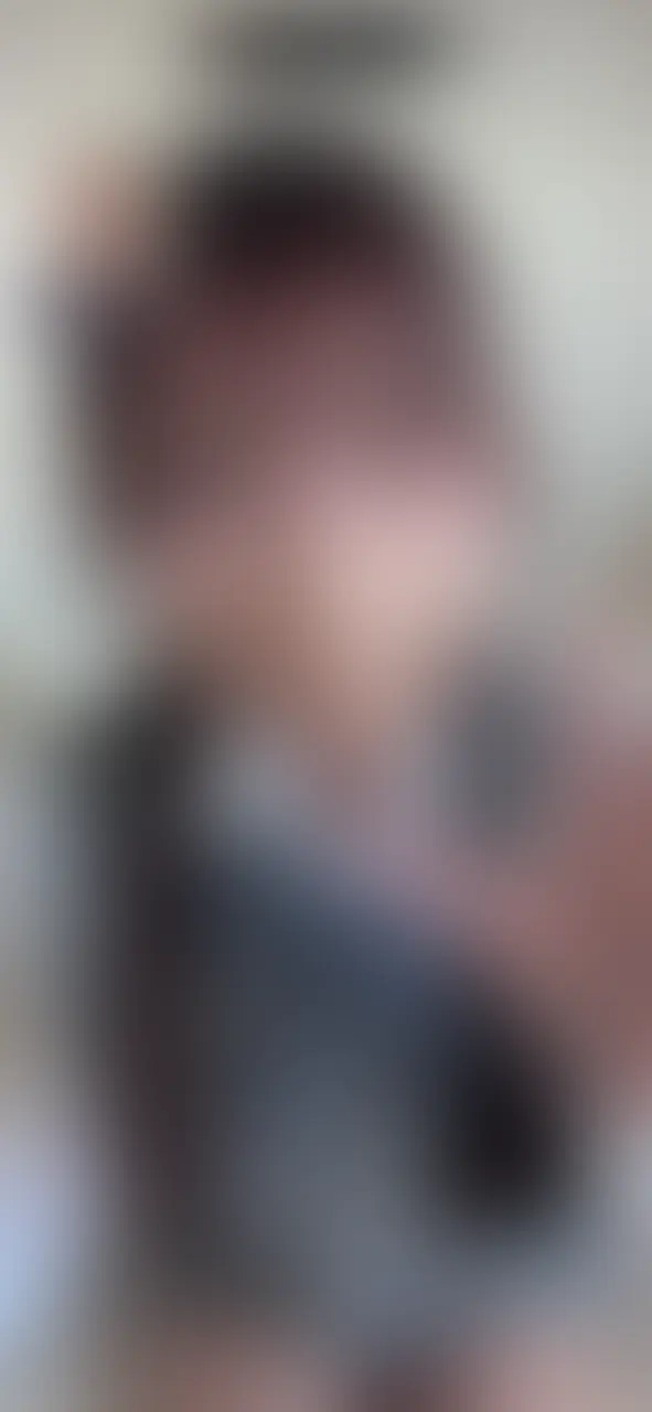 ファンと生ビデオ通話をしてみたら....?!
【通話越しにあんな所まで見られちゃって恥ずかしすぎるっ🫣㊙️】

今日は、ずーっとゆうを応援してくれている、
ファンの子とビデオ通話してたんだけど…🫢
「ゆうさんと話せるなんて嬉しすぎる！」って相手の子も大盛り上がり🎉
だけどっ。最初は普通に話してただけなのに、
だんだんえっちな話になってきて…//

「今日はどんな下着なの？」って聞かれてから怪しい展開に㊙️

ゆうも恥ずかしいのに、つい答えちゃったり…🥺💦
カメラの前でゆっくりスカートもめくって見せちゃったの…//
カメラ越しに見られてるって思うと、
恥ずかしいのにドキドキが止まらなくて…💗

通話が終わったあとも、頭から離れなくて身体が火照ってるみたい…
そのままムラムラしちゃって、一人でオナニーまで始めちゃいました…//

さっきのこと思い出しながら触ってたら、
どんどん気持ちよくなってきて…
「もし見られてたら、こんな感じちゃうのかな？」って想像しながら何度も…🥰❤️

この先は恥ずかしくなってきちゃったので、
本編で最後まで確かめてくださいね👼✨

今日の動画、こんなリアルなビデオ通話を公開しちゃっていいのかなって迷ったんですけど、
特別にこちらでは公開します！//
（⚠️相手から要望があれば削除しちゃう可能性もあるので
早めに見てください⚠️）

はじめてのビデオ通話えちえち動画…見てくれる？…//💗 (2/2)