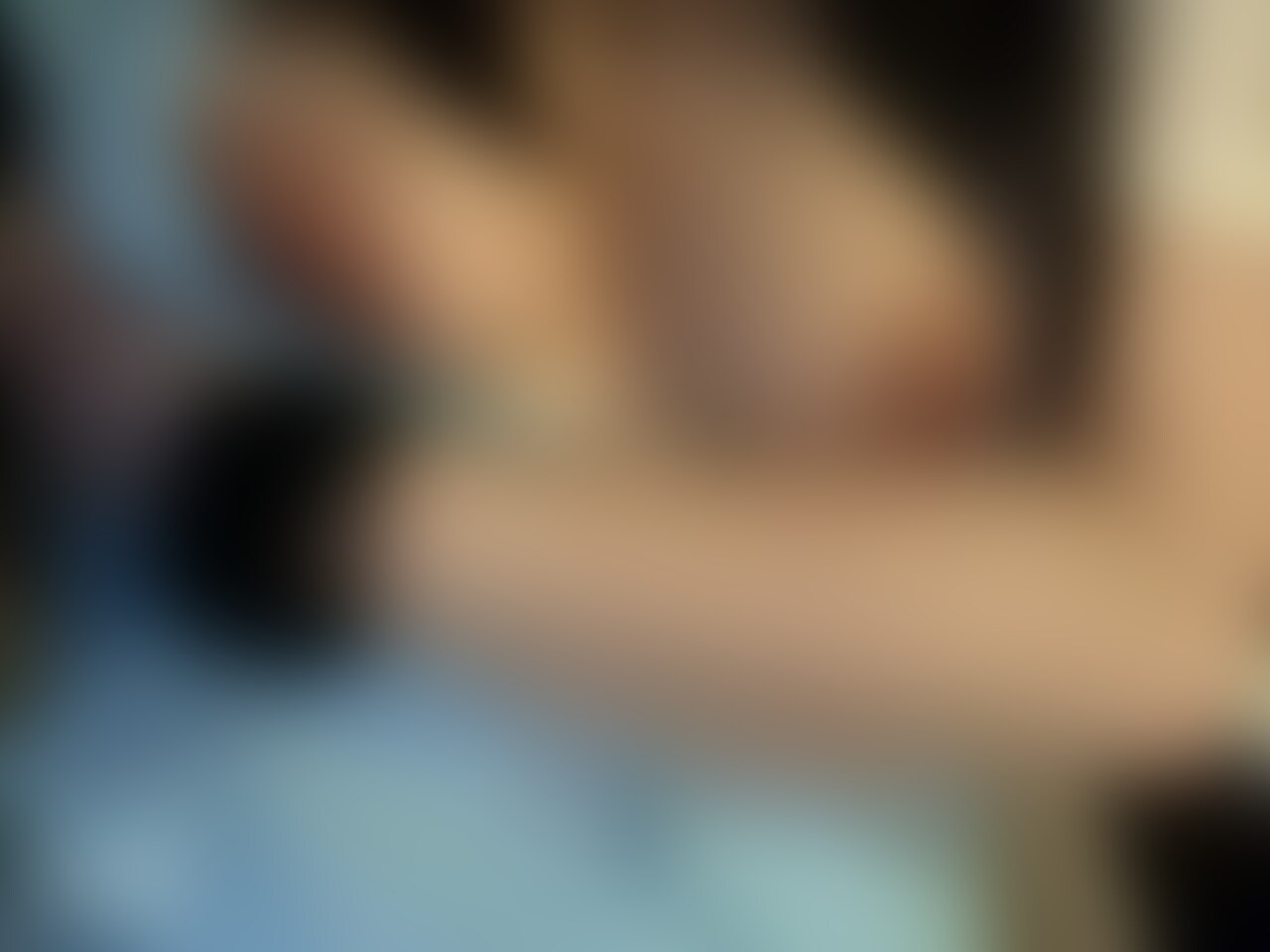 かみひと𓆩𝓗𓆪「吸い付きたいひと？」の投稿サムネイル