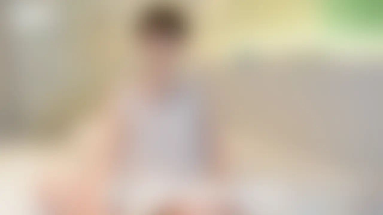 右上の「いいね💕」を押してから読んでいただけたら嬉しいです🥹

こんにちは、あかりです🐣

今回は、ベビーローションをたっぷり使って、
全身をぬるぬるテカテカにしながら、
じっくり自分のカラダをマッサージするところからスタートします🫣✨

指先が肌を滑るたび、
ローションのとろみと、手の温もりが混ざり合って、
カラダの奥までじんわり気持ちよくなっていくのが自分でもわかって…。

気がついたら、
呼吸もとろとろになって、
もう自分じゃ止められなくなっていました──。

そして、
とろけきったカラダに、
おもちゃをそっとあてた瞬間──
波みたいに押し寄せる快感に、
何度も何度も…揺らされて、昇天してしまいました🫢

この動画には、「触れる気持ちよさ」と
「とろける快感」が、
全部ぎゅっと詰まっています。

オナニーって、
ただ刺激するだけじゃないんだなって、
改めて思った時間でした…♡

感想やコメント、DMもすごく励みになります🥰
あなたの言葉、待ってるね。

あかり🐣 (2/2)
