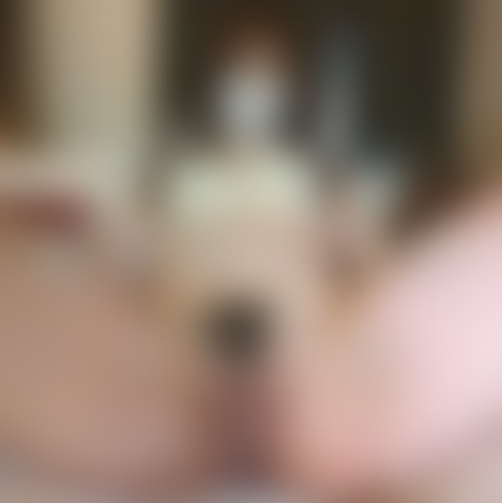 ナースのナツキさま。
都内の病院で働いてる可愛い女の子😘 夜勤終わりに舐め犬呼び出してホテル合流。
ベッドに寝転んで足を開いて無言で舐め犬要求😂 M男に顔押し付けさせて奥までしっかり舐め犬させてる。そのままいろんな体勢でたくさん舐めさせて....❣️
ナツキちゃんは一般の女の子です。
交渉の結果、動画限定で顔出ししています。 そのため、身バレしたり何かあったら動画はすぐに削除します😭 (2/2)