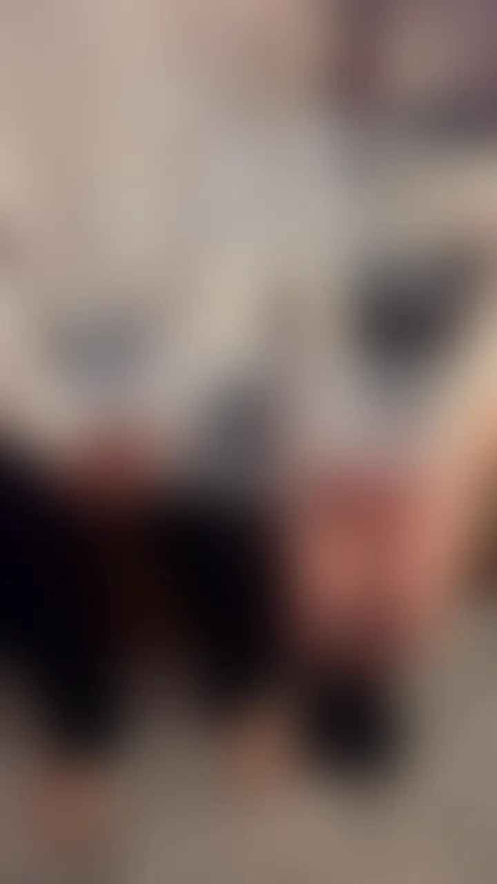【完全顔出し&生中出しの最高のNTR】
ちょっと面白いNTRをしてみました!
ガチ大学生のリアルカップルさん♡彼氏が僕より年下なのをいいことに少し意地悪してみましたw
彼氏を目隠しし、部屋の隅に置いた椅子に縛り、動けない&見えない中で、可愛い愛する彼女さんをNTRました。
見えない動けない中で愛する彼女を目の前でNTRされる彼氏の気持ちになって見てもらえたらと思います!
しかも彼氏の知らないところで、まさかの生中出しw
ガチNTRの興奮やリアルを味わってください!
エロいと思った方はイイネやブックマーク、コメントよろしくお願いします🙇
完全顔出しではありますが、本人の特定行為、晒し行為は絶対におやめください。特に二次利用や転載が発覚した際はこの動画に限らず、出演してくれた方を守るために法的に徹底的に戦いますので絶対に行わないようにしてください。 (2/2)