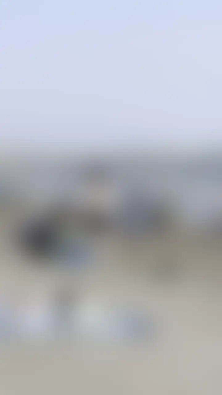 【ガチ海ナンパ→6P生中】
海で清楚ギャルをナンパしてそのままテントで6P生中。

今回の動画はもう撮れないだろうってくらい熱いです笑

メンバーで海歩いてたら、水着で歩いてるどえろい清楚ギャルがいたので声かけました。

最初はお酒のノリで和んでたのに、2人残して海で遊んでる間に始まってて、気づいたら全員合流して6Pに発展。笑

水着のままテントに入って、外では普通に海水浴客が歩いてる中でそのまま生ハメしてるのがやばすぎる。

すぐ外に人いるのに声我慢できてないし、水着ずらしてそのまま入れてる絵面がばかえろい。

見たら分かりますがナンパからのリアルな空気感、流れだけでマジ抜けます。

掲載許可は貰ってるけど、いつ消してって言われるか分からないのでこれも気になる方はお早めに！ (2/2)