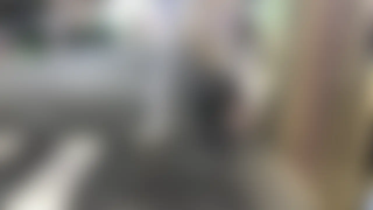 みぞれさんとのコラボ動画
パ◯活をしている地雷系女子を見つけて取り締まる警察官
ホテルに連行すると、まさかのバキバキのち◯ぽがついた
ニューハーフだった…!
少し嫌がりながらも
元気になる下半身に興奮して
レズキスにフェラにたっぷりお仕置きしちゃいました
後編も後日アップします (2/2)