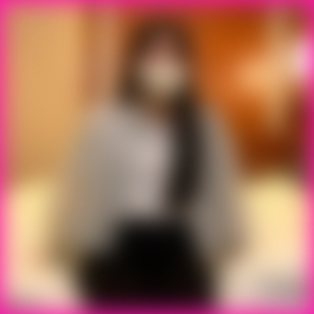 Page77:本編
Page60に出てくれた黒髪美人な会社員を
再び呼び出しておかわりハメ撮りしてきました
相変わらずの美貌でその大きな瞳と目が合うとドキッとします
おしゃべりしてる時はめちゃめちゃクールなのに
S〇Xになるとオホ声上げて乱れまくるのだからたまりません
前戯の段階でイカされすぎて放心状態の所に
しゃぶらせてギンギンになった肉棒を
奥までぶち込むと彼女の理性は消え去ります
始めのクールな面影は0
バチボコ突きまくると「お"お"っ…!」
メスの本能から出るオホ声上げて数え切れないほどの痙攣絶頂
こちらが心配になるほどの痙攣っぷり
突いて突いて突いて突いて
最後は膣奥への大量中出し
この女は良い性●隷になりそうです。。 (2/2)