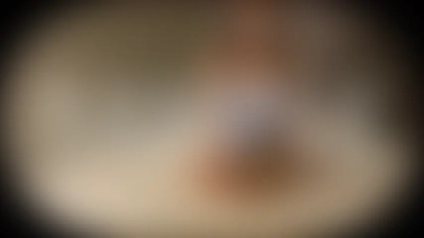 セラピストのらんちゃんに初めてガッツリ中出ししちゃった日
ぼくたちの松丸らんちゃんがは大学を卒業し会社員として働いており、メンズエステにはほとんど出勤できなくなってしまいました
らんちゃんの初任給は20万くらい
売れっ子メンエス嬢だった彼女にとって収入が激減
お金を貢げば店外デートやハメ撮りできるのでは！？と思いました
年上の彼氏が地方転勤になりケンカばかりしてるとか
そう、完全にPJの出番です
上司や先輩など新しい人間関係、慣れない仕事、安い給料で疲れ切っていたので、PJがらんちゃんに【逆オイルマッサージ】をしてあげることに
おしりも、おっぱいも、おまんもオイルでヌルヌルのグチョグチョにほぐしてあげましたw
ジラしながらヌルヌルしていると、らんちゃんはビクンビクンと感じはじめ、クリトリスでオーガズムに達し、乳首をコリコリしていると「もう入れて？」と言い出す始末www
こんな美女が大開脚で股を広げ、おまんkへのオイルマッサージを堪能していましたw
PJは「まだ早くないですか？」と言ってさらにジラしましたw
オイルで手マンをして泡立ったらんちゃんに挿入しました
らんちゃんの中はいつもよりグニュグニュしててすぐにイキそうになります
「中に出していい？」と聞くと「だめええ」とのことｗ
「彼氏のおちんちんとどっちが気持ち良い？」と聞くと「彼氏より気持ち良い、、」
「ピル飲んでる？」「飲んでないから、中だめえ」とヘロヘロで言っていました
大興奮し「飲んでないけどいいよね」と言って中に思いっきり中出ししましたｗ
「だめって言ったのに！」と言いつつそんなに怒っていませんでした
「オイルでほぐしたから妊娠しないよ大丈夫だよ」と言っておきましたw (2/2)