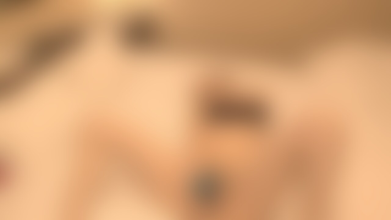 ピストンバイブにクリを吸うやつ?がついてるおもちゃを始めて使いました♡
イキ過ぎておかしくなりそうでした・・♡
本当にヤバいです(笑)Kくんの変な仮面もヤバいです(笑)
この後はバイブをオマンコに固定されてさらにイキまくって大変でした♡ (2/2)
