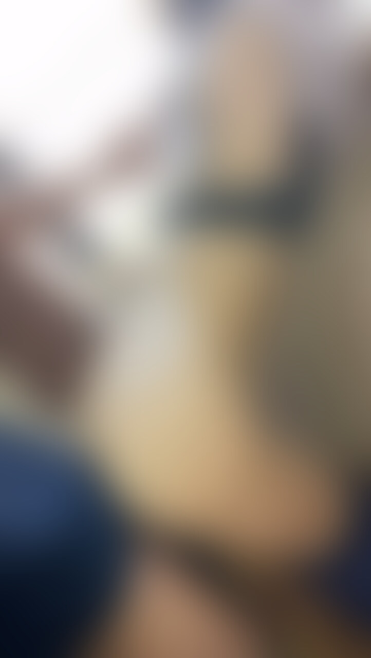 一般家庭の日曜朝9時のリアル✨
○○○達が先に起きて、隣りのリビングに行ったあと
妻と2人になると自然に行為が始まることも
たまにはありますよね。
犬を散歩させるご近所さんや、通りすがる人を
目の前に朝から営む夫婦のリアル。
2ヶ月ぶりの新作は、妻のお尻とアソコが
強調された内容で、新しいオモチャ(挿入×吸引)も
いい感じです☺️
一般家庭の性生活のリアルをお楽しみ下さい✨
◯内容
手マン(バック)〜フェラ〜立ちバック〜手マン〜オモチャ(挿入×吸引)
モザイク : 顔、局部
再生時間 : 13分52秒 (2/2)