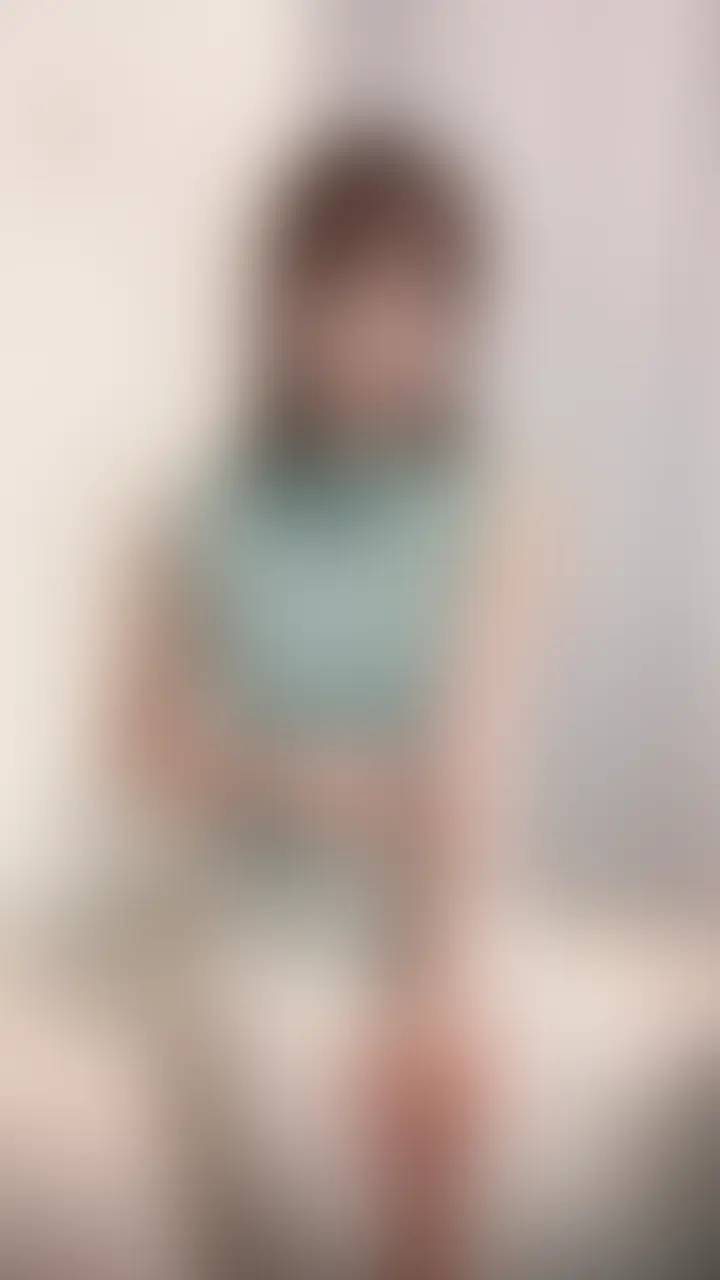 【内容】HD/縦位置/8分15秒
本日の動画は二本立て動画の後編です👀
▶︎前編はこちら https://x.gd/hRVVb◀︎
脇舐めして、興奮イチャラブしたあと
立ちながらタラタラとパンストに滲むお潮を吹いてしまったくるみ。
「ご奉仕するって言ってたのに私だけ…ごめんなさい…っ♡」
フェラしながら見つめて、今度こそご奉仕しますっ🥰
【おすすめフェチ】
主観フェラ・チロチロなめ・足コキ
ディルド挿入・パイパンギリギリモザイク (2/2)