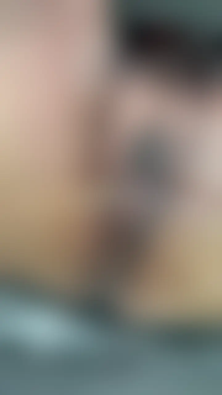前回のスクワット動画👉🏻https://myfans.jp/posts/9bbcf22d-f756-4871-9e35-f05aa2490b55?utm_medium=referral&utm_source=share&utm_campaign=post_share
前々回のゴージャスランジェリー自撮り👉🏻https://myfans.jp/posts/9a6c9f67-78cf-4f73-a5b4-a301fd05b4a8?utm_medium=referral&utm_source=share&utm_campaign=post_share
この流れからそのまま撮影していたんだけど…
だんだん気持ちが高まってきて、そのままパンパンに興奮して腫れあがったデカクリちゃんをイジイジしていたら…止まらなくなって本格オナニーに🫣💗動画を撮影しました♡
今回は透明な椅子を使って、ライトを下から照らしてドアップで密着感の伝わる動画になりました😳💗
自撮りで見せていた距離感から、そのまま“続き”を感じてもらえるような内容になってるよ…💭♡
前回の投稿とあわせて見ると、流れや変化もより楽しめると思うのでまだの方はぜひそちらもチェックしてみてね📸🎥✨⭐
――――――――――――――――――――――――――
みるく激推しプランではカット無しのフル動画に加えて、変態オホ声シーンも収録し、さらに前回のスクワット動画と繋げて見れる構成にしています🎥🖤
少し濃いめのシーンも含めて、全体的にボリュームアップした内容になっていて…🫣💗
“さらに深く楽しめる拡張版”としてお届けしています🎥✨
同じ作品でも、それぞれ違った魅力があるので気分に合わせて見比べて楽しんでもらえたら嬉しいです💞
✔ みるく大好きプラン→【この稿動画です】
👉🏻 通常動画版(しっかり楽しめる完成版)
✔ みるく激推しプラン→【https://myfans.jp/posts/117faaac-435a-49ac-bcea-ea2b847f1399?utm_medium=referral&utm_source=share&utm_campaign=post_share】
👉🏻カット無しのフルver
👉🏻オホ声シーン入り
👉🏻密着感のあるシーンあり
👉🏻長め・余韻までしっかり楽しめる構成
👉🏻スクワット動画も追加
――――――――――――――――――――――――――
前回からの流れで見てもらうと、よりドキドキする内容になってると思うので…🖤
ゆっくり堪能してもらえたら嬉しいです🫶💗
いつも見てくれて本当にありがとう🫶💗 (2/2)
