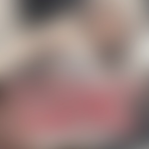 性欲旺盛で盛りのついた犬のように
勃起してしまったおちんちんを
先生の太ももに擦り付ける生徒がいた。
困り果てた先生は
その生徒のためだけに
オナニートレーニングの時間を設けることに。
「いっちにーいっちにー、おっちんぽしっこしっこー」
「いっちにーいっちにー、おっちんぽがーんばれ」と
はやし立てては生徒に一人で
オナニー射精ができるよう促してあげる先生。
生徒がイキそうになると今度は
「いっちにーいっちにー、おっちんぽぴゅっぴゅっ」と
セリフを変え更に射精を促す。
心地良い「いっちにーいっちにー」のリズムに
生徒は先生の見ている前でぴゅっぴゅっしてしまう。
※リズムオナ指示、ソフトM作品です。
先生の心地よいリズムに乗ってお射精したい
M男性にオススメの作品です。
どんどん新作動画を公開していきます!
サンプルを気に入りましたら
「いいね!」「フォロー」「入部」をお願いします! (2/2)