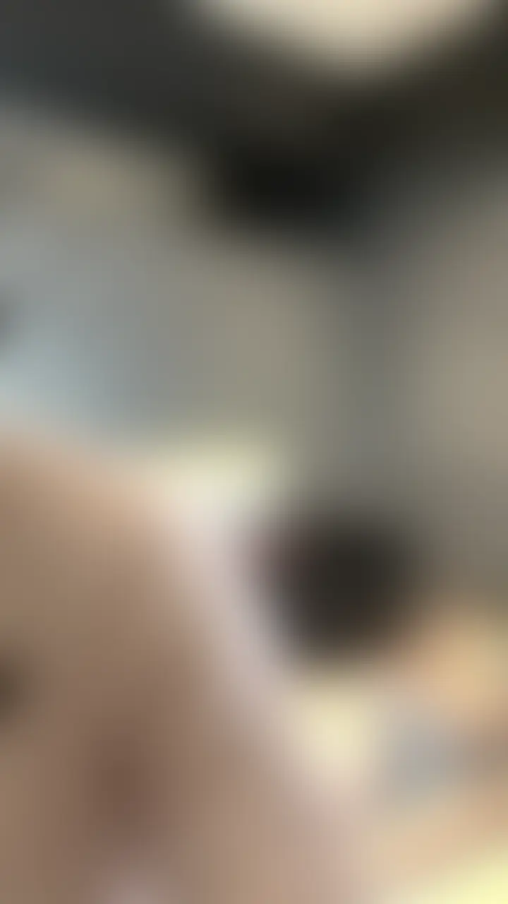 S令嬢Miyu様ストレッチブーツでM男をぐりぐり🥾
ちゃんと床なら床らしく大人しくしてないともっと強く沢山踏んじゃうよ🎶
M男は踏まれながらmiyu様のパンティみて興奮して勃起したり、チクビ固くしたり息上がってて気持ち悪いから沢山踏んで遊んであげた🤣
M男が藻掻いておかしくなってる姿見ると面白いよね☺️
学校終わりのmiyu様はご機嫌で思い切り楽しんで踏みつけちゃうよ♡ (2/2)