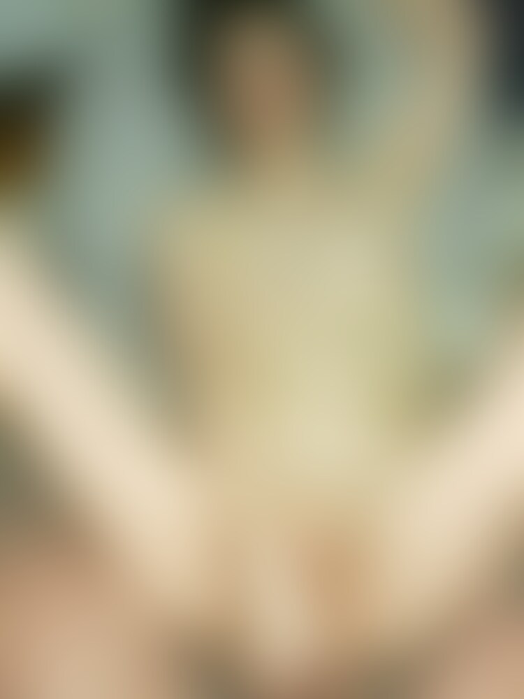 年上先輩おねえさんです。
毎週末は仕事帰りはおねえさんのアパートにお泊りです。
まずはおねえさんのフェラです。もちろんごっくんとお掃除フェラをしてくれます。
今夜のオカズに困ったらこれに決まりです! (2/2)