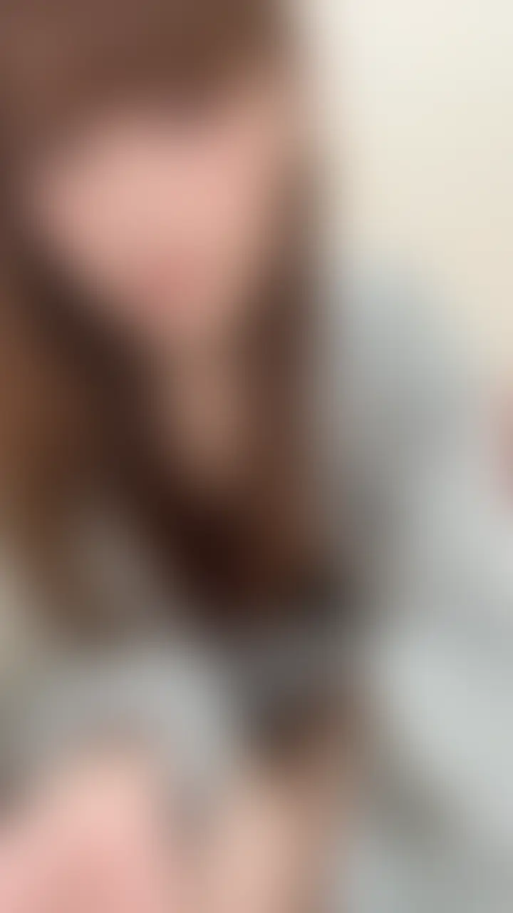 TENGAエッグ使って
オナニーしました!☺️
お気に入りのおもちゃなんです🫣
楽しみ過ぎて
既に乳首立っちゃってた…💜
ローションたっぷり付けて
おま○こ開きながらTENGAエッグ擦り付けたら
もうヤバすぎ…❤️🔥
クリ弱いから
優しくなぞってるだけなのに
感じまくり🙈💕
腰ヒクヒクしちゃって
すぐイっちゃいそう…
だんだん激しくして
頭の中真っ白になっちゃうくらい
気持ち良くなっちゃった///💗
再生時間:8分39秒 (2/2)