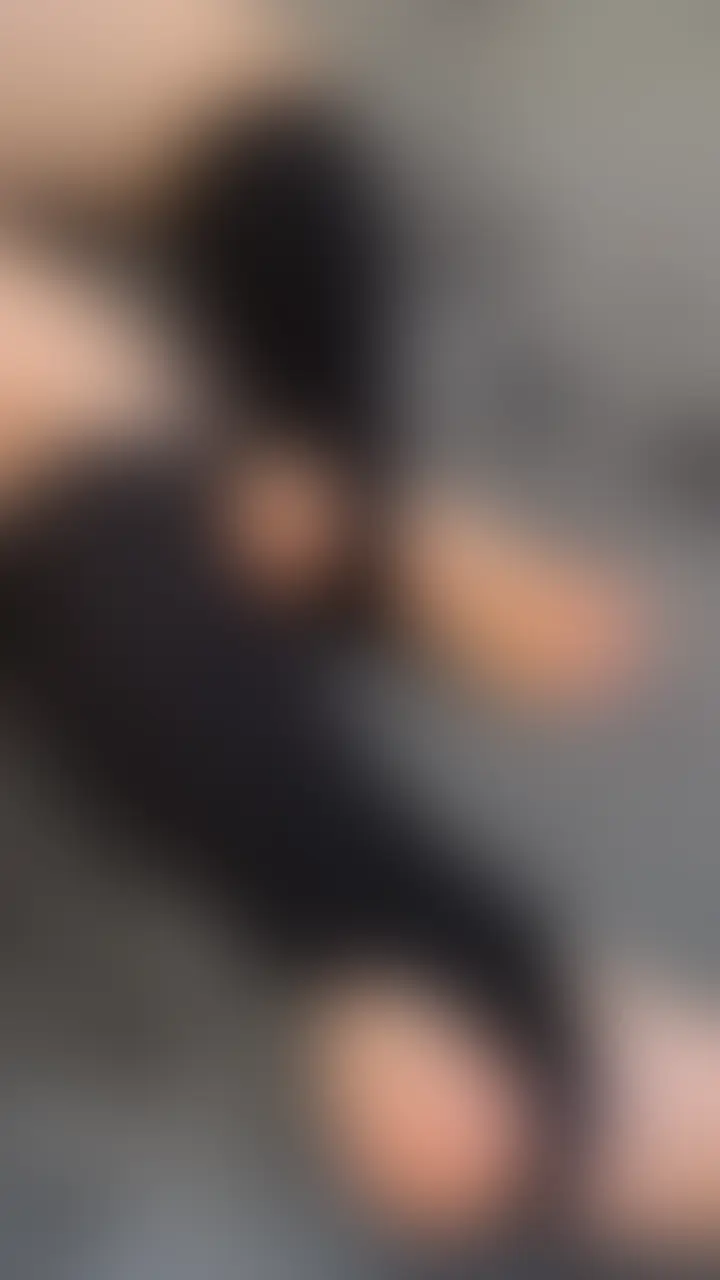 うつ伏せ足コキ🦶💦
足指でにぎにぎされるのが気持ちいいんだって😳
ゆいに、にぎっにぎ🦶💕ってされてるの想像してしこしこして見てね？ (2/2)