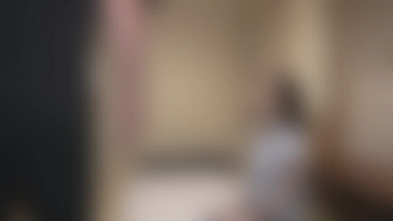 <奥様情報>
年齢：42歳
趣味：ゴルフ
職業：たまにスナックのヘルプ

珍しいタイプのご夫妻から動画が届きました。
30代半ばの旦那さんと42歳の年上の奥様というカップルです。
たいていは年上の旦那さまが、若奥様を満足させられなくなったということでご相談受けることが多いのですが、今回はその逆です。
年上の奥様の性欲に付き合えない若旦那という珍しいパターン。 (2/2)