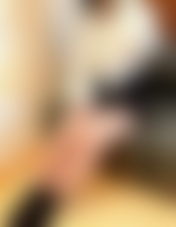 手コキ講習【新人女子大生】才色兼備なふわふわJDちゃんが面接に来ました。密着しての乳首舐め手コキが可愛すぎてその場で暴発。手コキ射精×1発
~~~~~~~紹介~~~~~~~
職業:学生
年齢:19才
有名大学に通う学生さんが面接に来てくれました。
誰もが知っているエリート大学ですね!
周りの友達で〇俗で働いている子が多いことから
今回興味があって応募してくれたみたいです!
それにしても可愛い(*´▽`*)
美人なお○○○さんな感じもあって最強の二刀流ですね(笑)
まさに才色兼備といったところでしょうか。
さて、面接は早々に切り上げ、
いざ実技へ!
どんな手コキを披露してくれるのか。
最初は彼女の指を使って指導。
ちょっと照れている仕草も可愛いですね~
ズボンを脱いで実物を触ってもらうと、
両手でなんともぎこちない手コキを披露。
正直コレはコレで悪くない。
むしろプロには出せないこのエロさ。
緊張している面持ちだったので、添い寝の体勢で緊張を解くことに。
手コキもスムーズになってきました!
ちょっと興奮してきてしまったので、
乳首舐めを要求。
うぅう。。。
可愛い子にされる乳首舐め手コキは最高だぜ(笑)
と思っていたのも束の間。
なんだか手の動きが激しくなってきます。
今までの手コキが嘘かのように刺激がくる。
そうなったらもう出すしかありません。
忙しくて2日も出してなったので、ちょっと彼女の手をお借りして。。。
ふぅ。
最高に気持ち良かったです(笑)
速攻で合格を告げて、その日は解散。
いや~この子の将来が恐ろしい!
次研修できる日を楽しみに待つとしましょう!
では!! (2/2)