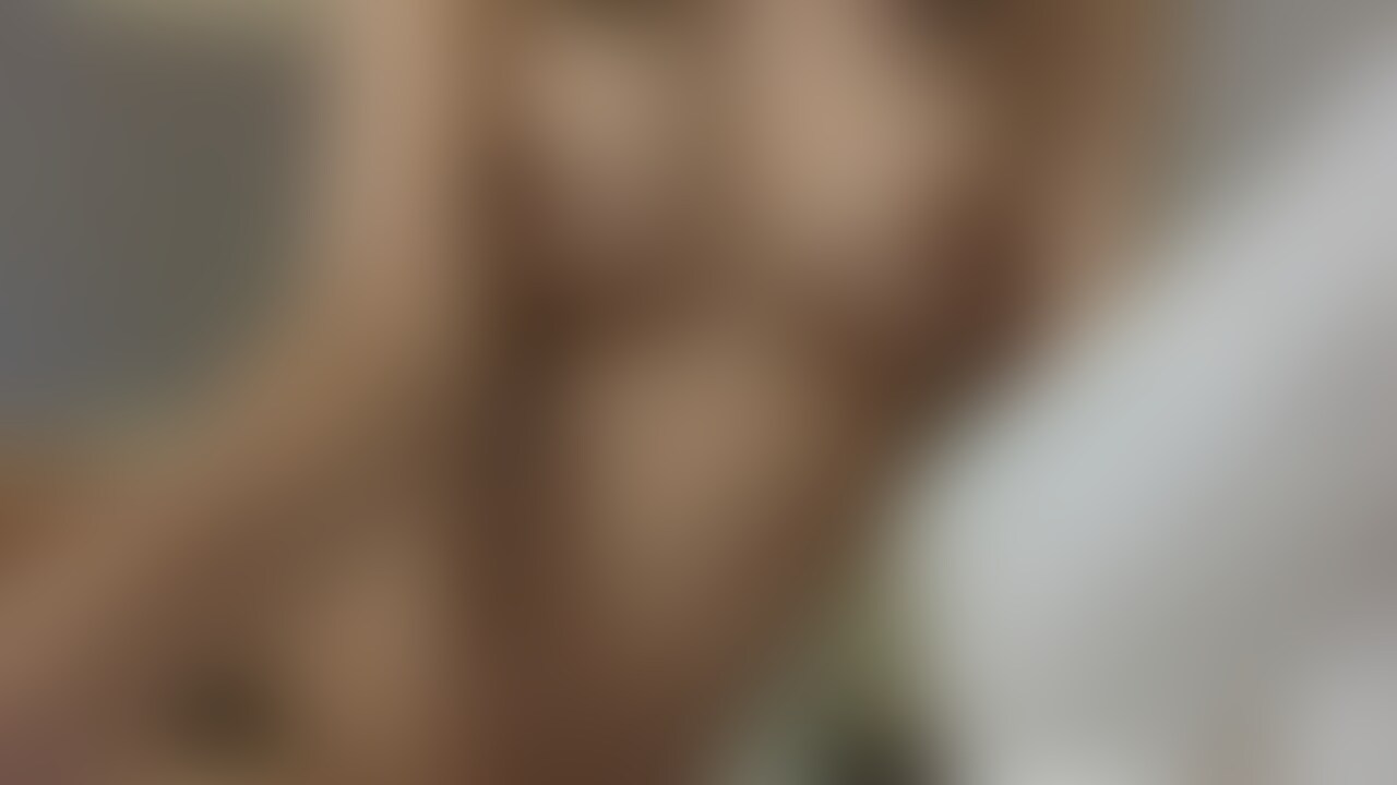 向かいの部屋の男性見て発情してホテルのベッドでいっぱいしちゃいました、、、 (2/2)