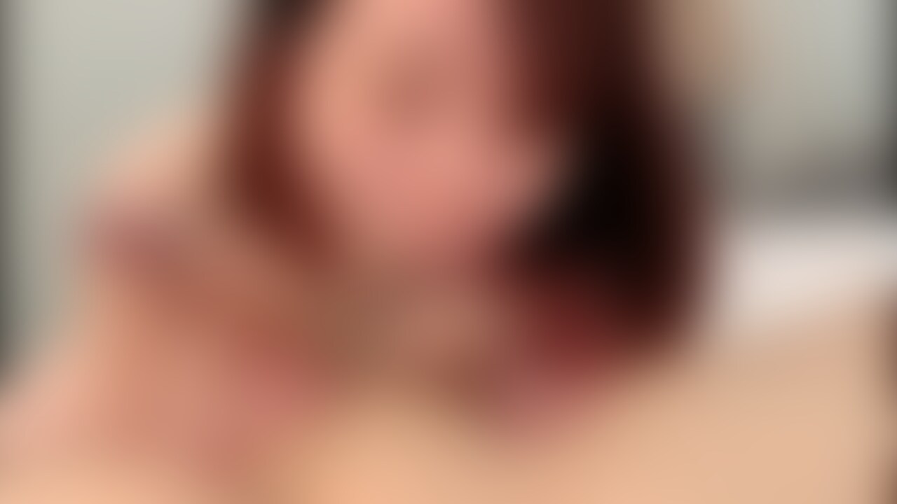 ラブホでお口セックスその②です♡
乳首を責めたあとは、タマタマをがぶっとしたり、おち〇ぽじゅぼっとしたり…♥
旦那のおち〇ぽは18センチくらいあって長くてぶっといので、しゃぶるのは大変ですがやりがいがあります(*'ω'*)♡ (2/2)