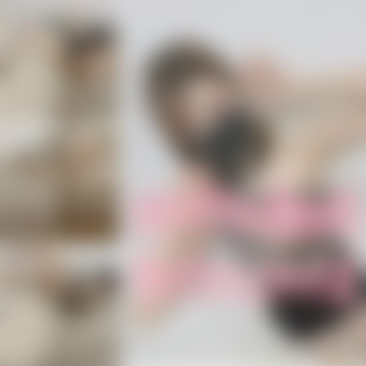 こんばんは💕
ドレス着てオナしてほしいとリクエスト頂いたので、
仕事行く前にテレビ観ながらサクッとオナしちゃった🥹
私、電マ本当やばくてすぐイッちゃう(/// ^///)
ちょっと遠くで撮っちゃった笑
○○○風🤣 (2/2)