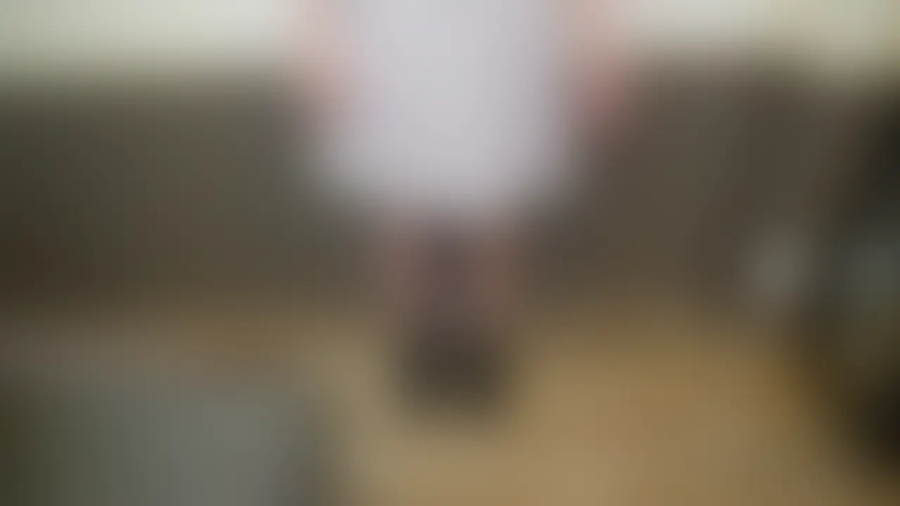 【マスクで顔出し】
美しいくびれと腹筋が目を奪うチアガールさんと、
静かな時間に密会してきた。
マスク越しでもわかる可愛さで、
距離が近くなるほど空気が熱を帯びていく感じがあって、
そのギャップがやばいくらい色っぽかった。
細い腰に触れた瞬間、
彼女の呼吸が少しだけ揺れて、
そこからの目線や仕草が一気に強気になるのがたまらなかった。
控えめな雰囲気なのに、
内側の熱がふと溢れる瞬間がある子は、本当に破壊力が違う。 (2/2)