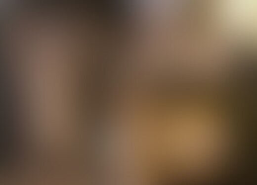 この子は20歳前後の女子大生の方でした。
あどけなさの残る童顔に透き通るような白いお肌のかわいらしい女性です。
まずはいつも通り背面をオイルたっぷりでマッサージしてあげます。
座らせて後ろから入念にお胸のマッサージ。
「そういうマッサージもあるんですか…?」と怪訝な様子でしたが、マッサージの効能を説明して納得していただきます。
白くてキレイな乳房の乳腺に沿ってゆっくりと揉み上げて流していきます。
ピンク色の美しい乳首に指が擦れるたびに、少しづつ硬く尖ってくる様子が分かります。
仕上げに両方の乳房をゆっくりと揉み上げながら乳首を擦ってあげると、困ったような笑顔を浮かべながらも徐々にウットリとした表情に変わっていきます。
仰向けに寝てもらい鼠径部の際どい部分に指を這わせてマッサージしてあげながら少しずつ指をアソコに近づけていくと「結構ギリギリまでいくんですね…」と若干不安そうな感じでしたが、人体の中心部である股関節はしっかりほぐしてあげる必要がありますので、しっかりとご説明をしながらねっとりと指を這わせます。
最後に紙パンツの中に手を突っ込むと「中に入れるんですか…?」と困惑しておりましたが、股間からは既に愛液がぐっちょりと溢れ出しているのを私は見逃しません。
「ちょっと…当たってる…」と動揺しておりましたが、マッサージをしながらクリトリスを優しく擦ってあげると吐息がどんどんと荒くなり感じてきてしまっている様子が見て取れます。
みるみる愛液が溢れ出してきてぐちょぐちょになってしまった膣内に指を挿入してGスポットを刺激してあげます。
たまらず快楽の喘ぎ声を出しながら身体を妖艶にくねらせ、そのまま激しく膣内を掻き出しながらクリトリスを同時に擦ってあげると、身体を激しく痙攣されながら絶頂してしまいました。
彼氏はいないみたいでしたので性欲が溜まっていたのかもしません。
優しくキスしてあげてからズボンを脱いでビンビンに勃起した○○○を握らせてあげると、彼女も物欲しそうにシゴきながら舌を出しぱっくりと咥え込んでしまいました。
ここまできたら私も最後までお付き合いしなくてはなりません。
紙パンツを脱がせて挿入してあげようとすると「え…でも…でも…」と心と身体で葛藤している様子でしたが、私は彼女の本心を理解していますのでそのまま奥までズッポリと挿入してあげました。
奥をゴリゴリ擦ってあげると気持ち良さそうなかわいらしい喘ぎ声で鳴きながら「あっ…イク…イク!」と身体を痙攣させながら中でも絶頂してくれたみたいでした。
さらにバックから激しく膣奥を突いて何度も快楽を感じさせてあげると、騎乗位では自ら腰を動かして激しく快感を貪り、私の舌に自分の舌をからめて情熱的なキスをしながら恍惚としているようです。
あどけない顔つきで豊満なお胸を大きく揺らしながら快楽に浸っている美少女の姿はいつ見ても良いものです。
私も大興奮してしまい、最後は正常位で大量の精子を彼女の身体中にぶっかけてしまいました。 (2/2)