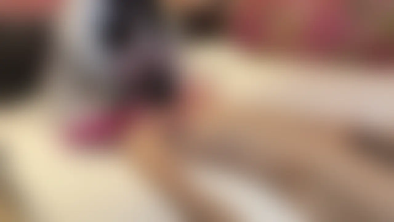 Lカップの谷間で目隠し♡言いなりオナニーでびゅるびゅる発射
ハナのおっぱいでM男くんの目をふわっと隠して、視界を奪われたままじ〜っくり乳首とちんちんを焦らし責め🫣🍼
見えない分、感覚が敏感になってて、触れるたびにピクピク反応しちゃうのが可愛すぎた💕
ハナの命令をちゃんと聞きながら、自分でオナニーしていく姿もすごくエッチだったね🫶💦
だんだん呼吸も荒くなって、ハナの声とおっぱいに囲まれながら、じわじわ快感がたまっていって…💥
最後はちゃんと射精まで頑張れたM男くん♡
えらかったね💗 (2/2)