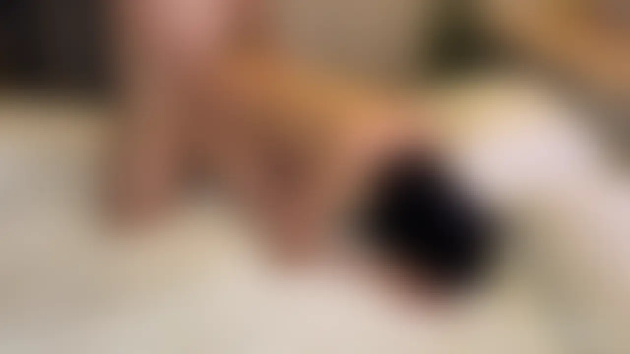秋田痴女OL/27歳
女子校出身なのに!(だから?)めっちゃエロい秋田美人。ふわふわした女性で普段は会社で真面目に働くOL…ところが実は淫乱痴女で!?
2回目ましてだから清楚系でもドM痴女なのは把握済み(笑)。おもちゃ責め、イラマ、ガン突きバック、種付けプレスの完全オナホ扱いで喘ぎ狂ってる、どこからどう見ても「全方位美痴女」別アングルverのvol.8🎬🔥 (2/2)