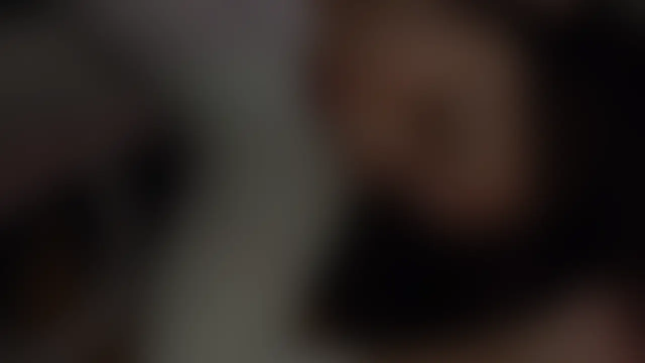 家の近所で泥酔していたJDを拾ってきたｗｗｗ
棚から牡丹餅って本当にあるんですね！
会社の飲み会帰りに家の近所で泥酔して寝込んでいるJDっぽい女の子を発見したんです！
お花見シーズンって事もあり、学生同士のバカ飲みで随分ハメ外してたんでしょうねｗ
僕はもともと見て見ぬふりは出来ない人間です（嘘っ）
人助けという大義の元、その肉付きのいい子を家まで担ぎましたよ…。酒臭いしマジ重かったｗ
玄関でグッタリと寝ている彼女の姿を眺めていると花柄の白いパンティが目に止まりました。
魔が差すってこの事なんですね…ｗ　
寝息を立てながら全く起きなそうな彼女に興奮してきちゃいまして…ついつい…
大きな胸、そしてムッチリ大きな尻、ハッキリ言って僕のタイプなんですｗ
あ、因みに最初に下心があったのは彼女の方ですからね！これだけはハッキリと言っておきます！
だってパンティにありえないくらいの大きなシミがあったんです！
誰だってOKサインだと思うじゃないですか！
勃起したペニスを握らせたり、グチョグチョのマンコをクンニしたり…
酒とゲボが混じったような味でしたが（苦笑）まぁこれも親心ですよ…
それからバカみたいに口開けて寝ていたので勃起ペニスをねじ込んで見ましたｗ　
そこで一つ勉強になりました。
寝ている女の口にペニスを突っ込むと歯が当たってメチャクチャ痛いｗ　
ちょっとイラッときたのでそのまま生で挿入しちゃいました！もちろん生中出しっすｗ
本当にどうしようもないですよね！
僕もこの子もｗ
以上、人生初の棚ボタの経験でしたｗｗｗ (2/2)