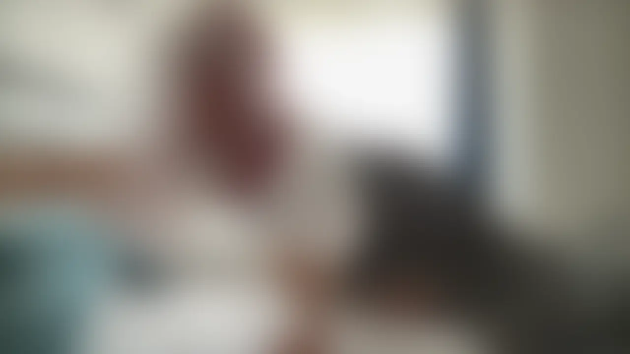 飲み終わりにそのまま友達の家でお泊まり会。
貞操観念がぶっ壊れてる僕たちは、気づけばみんな穴兄弟みたいな関係で、
昼前に起きると大体こうなっちゃいます(笑)
前日あんなに激しくしてたのに、
朝になるとしっかり回復して、また始まっちゃうのが不思議…。
しかも大学とか他の友達の前では、
普通に仲のいい友達として過ごしてるの、ちょっと面白くないですか?笑
お泊まりするたびに、
自然とおまんこ使わせてくれるこの関係、
正直ちょっと特別だなって思ってます😂 (2/2)