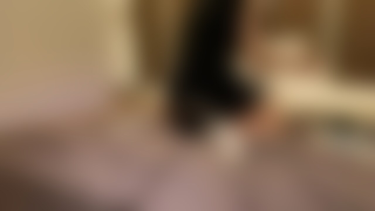 [※高級ラウンジ嬢様について※]

高級ラウンジで働く有名ラウンジ嬢さん❣️
ドSで普段からM男を○○○してる超美人さん。
1週間ずっと履いてる熟成させた靴下で匂い責めしたり、
お尻の穴の匂い嗅がせながらたくさん唾吐きかけたり。
顔面に大量におしっこと唾かけてそのまま顔騎で精子搾り取ってた💕

ーーーーーーーーーーーーーーーーーーー

◎動画の詳細、内容について

・動画時間：1時間42分

・1週間以上履きっぱなしの靴下と蒸れた足で匂い責め
・蒸れパンツで顔面騎乗
・顔面騎乗
・○○○責め
・唾液と聖水でベトベトの顔面騎乗
・聖水をかけたあとの○○○顔騎
・人間ウォシュレット
・クンニ奉仕
・M男のフィニッシュまで

🚨女の子が有名嬢という性質上、突如販売を停止する場合があります。 (2/2)