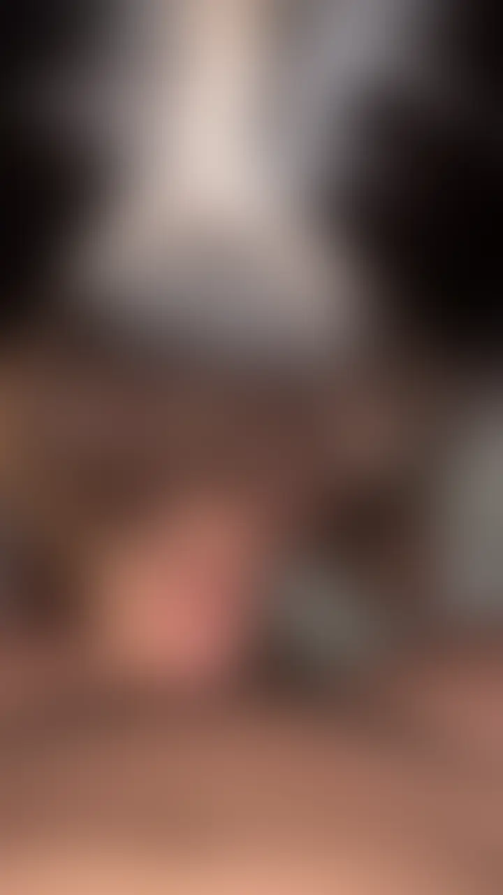 Tinderでマッチした、多忙で欲求不満な25歳の看護師w
25歳フリーターの俺に抱かれるためだけに、夜勤明けの疲れも忘れてやってきた健気なメスw
部屋に来るなり、普段の真面目な姿からは想像できないほど、速攻で欲求不満な体を晒してくるのがマジでエロいw
おもちゃを仕込んで放置して、職場の愚痴を言わせながらイかせたら、看護師の顔じゃなくなってて支配欲そそるw
最後は泣き叫ぶように俺を求めてくるから、ガンガン突きまくって奥までドロドロに中出ししてフィニッシュw
明日も仕事なのに中出しされて喜んでる、この看護師マジで使い勝手いいわw (2/2)