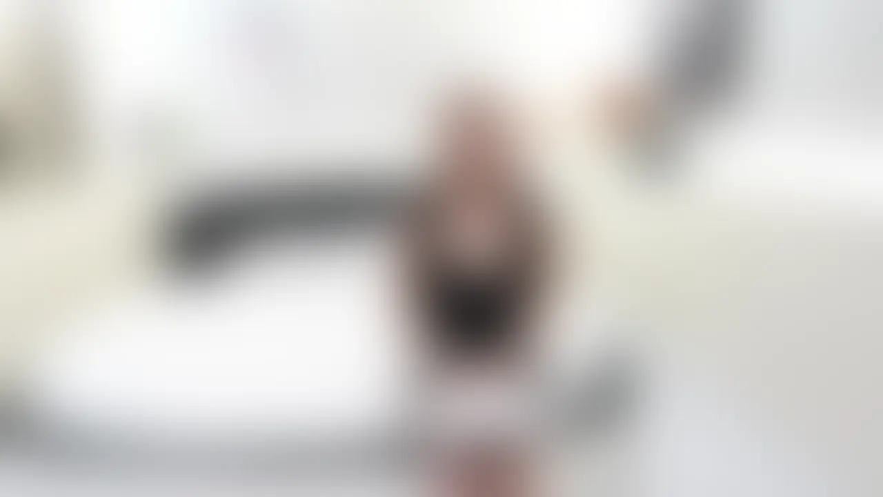 【痴女責め逆3P】めるも＆アンの最凶痴女責め🔥自由を奪って絶頂フルコース💋【vol.152】

めるもとアンが超ドSな痴女責め逆3Pしちゃいました🔥

何も知らないドM初心者君に、目隠しと手枷で自由を奪って
可愛がってあげちゃった💋

何も見えないドキドキと、何もできないモヤモヤでいつもの何倍も
おちんちんおっきくなっちゃうでしょ✊

耳元で2人に言葉責めされて、WフェラにW唾液…♡
3Pにハマっちゃっても知らないよ😘

😈共演者
めるもちゃん
光杏先生

定価：¥3,480 (2/2)