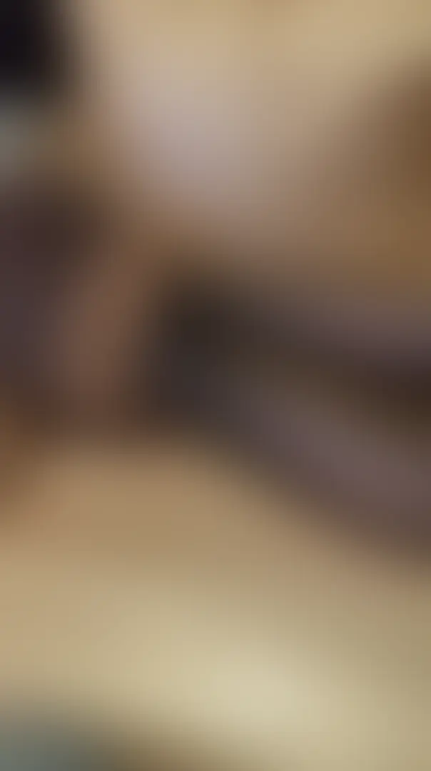 撮影させてもらった大学生Iちゃん
黒ストッキングとUGGの靴での足裏つま先と美脚撮影
靴と足の臭い嗅ぎもさせてもらいました
本人は動画内で臭いと言っていましたが、靴はうっすら柔軟剤の匂いがする感じで人間的な臭さはあまりありませんでした
中敷きやかかと部分は削れていたり使用感もあったので意外でした
若干Sよりなのか、パンツの上から手で触ってもらうときは爪先でフェザータッチしたり焦らすように触ったりと本人の内面から出るエロさSさが出たシーンになり個人的には見どころになっています
写真と動画ともに口元のみ手で隠しているものになります、あらかじめご了承ください
動画11分32秒(mp4)
2分35秒までは靴を履いた状態の美脚接写、ちょっとスカートをずらしてのランガード撮影、がメインになります
その後、靴脱がせシーンからソファーの肘置きに足を乗せてのつま先と足裏接写からの足指動かしと足を組みながらのストッキング脚の擦り合わせ動画が5分までです
5分からもう一度靴を脱がせるシーンから靴の匂い嗅ぎシーン
5分50秒からは女の子座りでのストッキング脚を触っている動画が6分20秒まで
6分20秒から8分5秒まではカメラ目線での片足、両足でのパンツ上からの足コキシーン
足コキしながらの足指動かしをしてもらったり、先っぽを足先でいじったりとバリエーションのある動きをしてくれました
8分5秒から9分20秒まではM字での太ももや鼠蹊部回りを触ったり、足を撮影者に乗せてもらっての足裏アングルからの足指動かしになります
9分20秒から10分までは女の子視点での片足はパンツ上からの足コキ、もう片方の足で匂い嗅ぎでのシーンになります
10分から動画終了まではパンツ上からの手でのペッティングになり、動画説明でも書いている通り焦らしながら触ったりパンツ上から形をなぞるように触ったり
自分が触って大きくなっていることをモデルさんが楽しんでいるようなシーンになっています
焦らされるのが好き、ちょっとM寄りの人にはおすすめのシーンかもしれません
動画内では会話の一部を無音にしているシーンがございます
スマートフォンやPC不良、商品不良等ではございません
ご理解とご了承お願いします
この商品は足フェチの方向けのものになります
Macとアイフォンによる動作確認は行なっております
一人のモデルさんに対して一定数以上のファンの方がいるようでしたら、二回目三回目と撮影してきますので評価や購入のご検討よろしくお願いします
(連絡がつかない事や私生活の変化で撮影ができない方もいらっしゃいます、100%お応えできるわけではないことをご了承ください)
注意
完全オリジナル商品の為、第三者への送信、販売等の二次使用は一切禁止致します
画像、動画の二次使用、譲渡、転載、転売等は一切禁止いたします
著作権、肖像権侵害には警告なしで開示請求と損害賠償請求を行います
撮影者、出演者、購入者全ての人間に迷惑がかかるので厳守でお願いします (2/2)
