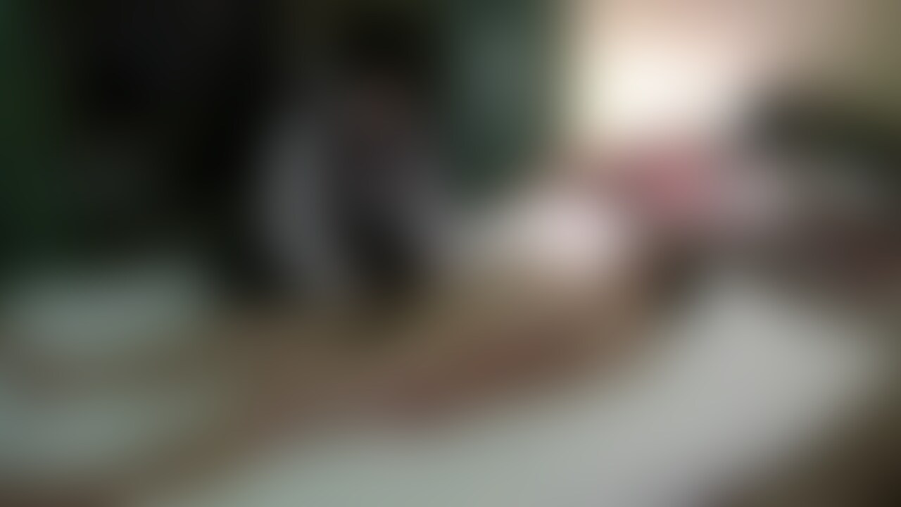 高1のまきちゃんのパイズリ@makikawaiizo
※こちらの商品説明は、可能な限り映像委託者から映像と共に頂いたテキストを元にしておりますが、一部、再構成しております。
-----------------------------------------
好評を頂いている裏垢JのKの【高1のまきちゃん】の第三弾はパイズリです。
半裸制服のGカップ美少女から受けるパイズリ、こんな○○○なのに、完璧なパイズリです。チンポが埋まって見えません。
想像して下さい。
学校の友達や塾の友達、団地の幼馴染が周りにいるものの、ついふと、誰も知っている人がいないところで愚痴や悪口を言ってみたくなる思春期の心情。
さらに、知り合いには言えない性好奇心、エッチな気持ち。
それが、今では、ツイッターで複垢を作るだけで簡単に匿名の快感を得られるのです。
ついでにセフレも探せます。
そして、エロ目的のフォロワーと絡むことで、ちょっと写真を上げればチヤホヤされ、100RTも200RTもされれば、この年頃の子が自己顕示欲を肥大化させるのは当然です。
きっと、本垢(リアルの友達と繋がるアカウント、猫を被っている)よりもこちらの裏垢の方が断然楽しくなり、しかもエロ系なのでフォロワー数も有名人並みです。
もっと欲しい、もっと欲しいと思うままに、アップされる写真もだんだんハードになり、顔出しまでし、結果、DMで絡んでオフパコ、ハメ撮りまで許してしまう。
https://twitter.com/makikawaiizo
このURLをコピペして彼女のひととなりを知り、リプでも送ってみて下さい。
この動画では、自慢気に晒していた巨乳を使ってパイズリし、手コキでイカせるまでを記録させてもらいました。ここで販売していることは彼女も知っています。この売り上げの半分を彼女に渡す約束になっていますので、もし、続編を期待する方はぜひご購入下さい。彼女に渡る金額が多ければ多いほど、また撮らせてくれる可能性が上がるというものです。
-----------------------------------------
動画:12分12秒
1280×720
※こちらはシチュエーション動画になります。
※被写体の年齢確認は確実に行っており、年齢確認書類のコピーも所持しております。 (2/2)