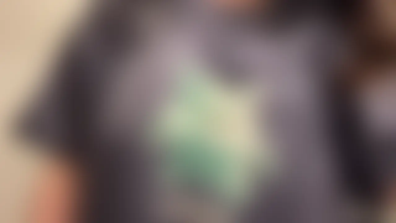 隠れてむちむちなおっぱいをいじってみたり、、🙊💕
下乳アングルがめちゃくちゃえっちかも😣 (2/2)