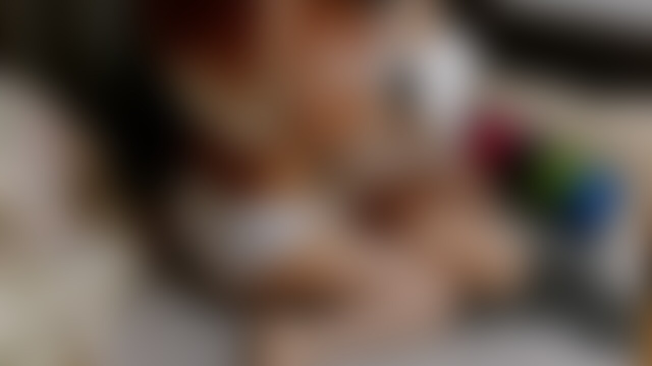 お家にラブドール案件ちゃんが来たので３Pごっこして遊びました♪動画の最後におまけ映像入れてます！
お人形さん少し触っただけで嫉妬するあーちゃんが可愛かったのでいっぱいかまって沢山ぶっかけてあげようと思ったら顔までと飛ばしてしまいました笑笑 (2/2)