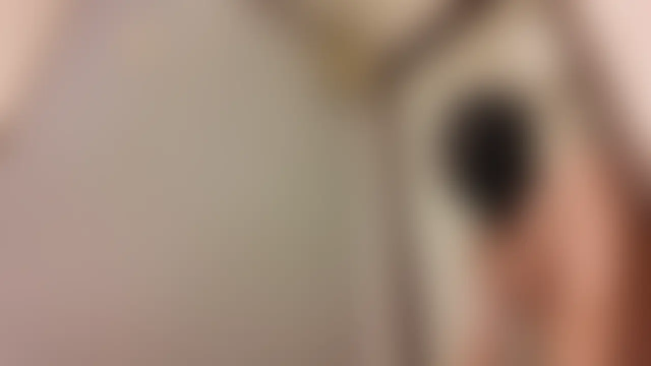 ※本編顔出し許可頂いてます。
23歳 映像クリエイター A様
初連絡のメール(一部抜粋) ↓
>
>23歳で映像クリエイターやってるんですけど、編集作業が長引くと集中切れてムラムラしちゃうタイプで
>
>
>彼氏はいないし、セフレも今は切らしてるから、作業中に気軽に使えるオナニー道具が欲しくて。
>
>
>舐め犬さんみたいに、邪魔にならずに舐め続けてくれる人がいいなとか思ってます。
>
>
>お試しで一度使ってみてもいいですか?
>
>iPhoneから送信
メールのやり取りさせていただいて、写真を送って頂いてA様は23歳のフリーランス映像クリエイターで、見た目はショートカットでクールな感じの美人さんです。
「デスクワークばっかりで肩凝るし、下も疼いて集中できない日が多いんです。普通の男だと気遣っちゃうけど、君みたいな道具なら黙って舐めててくれるだけでいい」とストレートに言われました。彼氏はいないけど、以前のセフレは「作業の邪魔になるから結局合わなかった」とのこと。僕みたいな舐め犬は、バックで編集作業しながら使える便利な道具としてぴったりだと笑われました。
夜遅くに「今編集で行き詰まってムラムラしてるから今から舐めれる?」とメールが来て私の舐め部屋にて合流させていただき、舐め奉仕させていただきました。
約2時間半の奉仕で、合計3回イっていただきました。
また締め切り前でムラムラしたら呼ぶね」とクールに帰られました。
クリエイターの集中と欲求を、ただのバックグラウンド道具として受け止められた至福の時間でした。
またお呼びいただけるよう精進します。 (2/2)