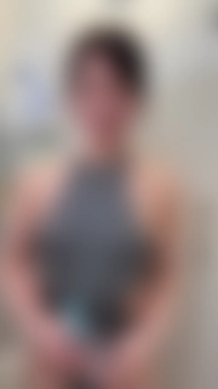 穴あきレオタード着たままオイルマッサージ動画
エッチなレオタード着て動画撮りました🥰
お風呂でオイルまみれになって全身マッサージしました…❣️
おまたの部分に穴が空いていて、おま◯こが丸見えになってます😘💞
しおりの身体見て興奮してもらえたら嬉しいです❤️ (2/2)
