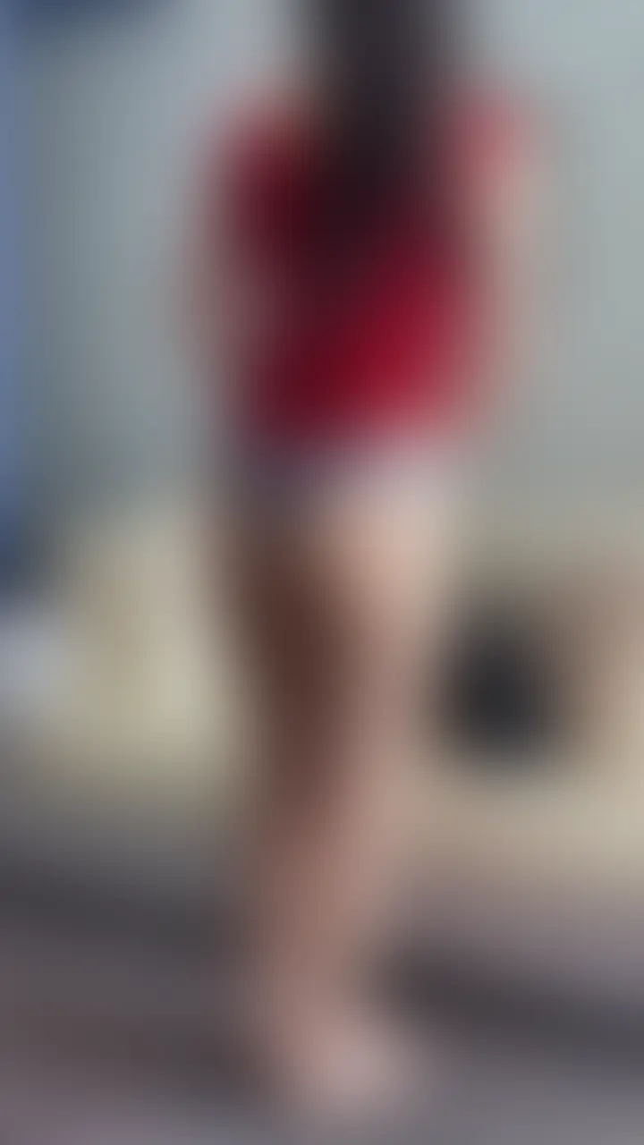 皆さまこんにちは。
いつもありがとうございます。
「【レジェンドリメイクシリーズ】喘ぎながら濃厚フェラをする清楚系デカ尻お姉さん④」になります。
リメイクもシリーズ4作目になりましたが、いよいよ生ハメSEXに成功しました。
この日はなぜかカメラ下部の調子が悪く若干下がボヤけていますが、相変わらずケツはでかいです。
スタンダードな喘ぎフェラチオは顕在ですが、いざデカ尻を目の前にするとクラウチングハメポーズを取りたくなります。
これ以降当たり前に生SEXする関係になりました。
よろしくお願いします。 (2/2)