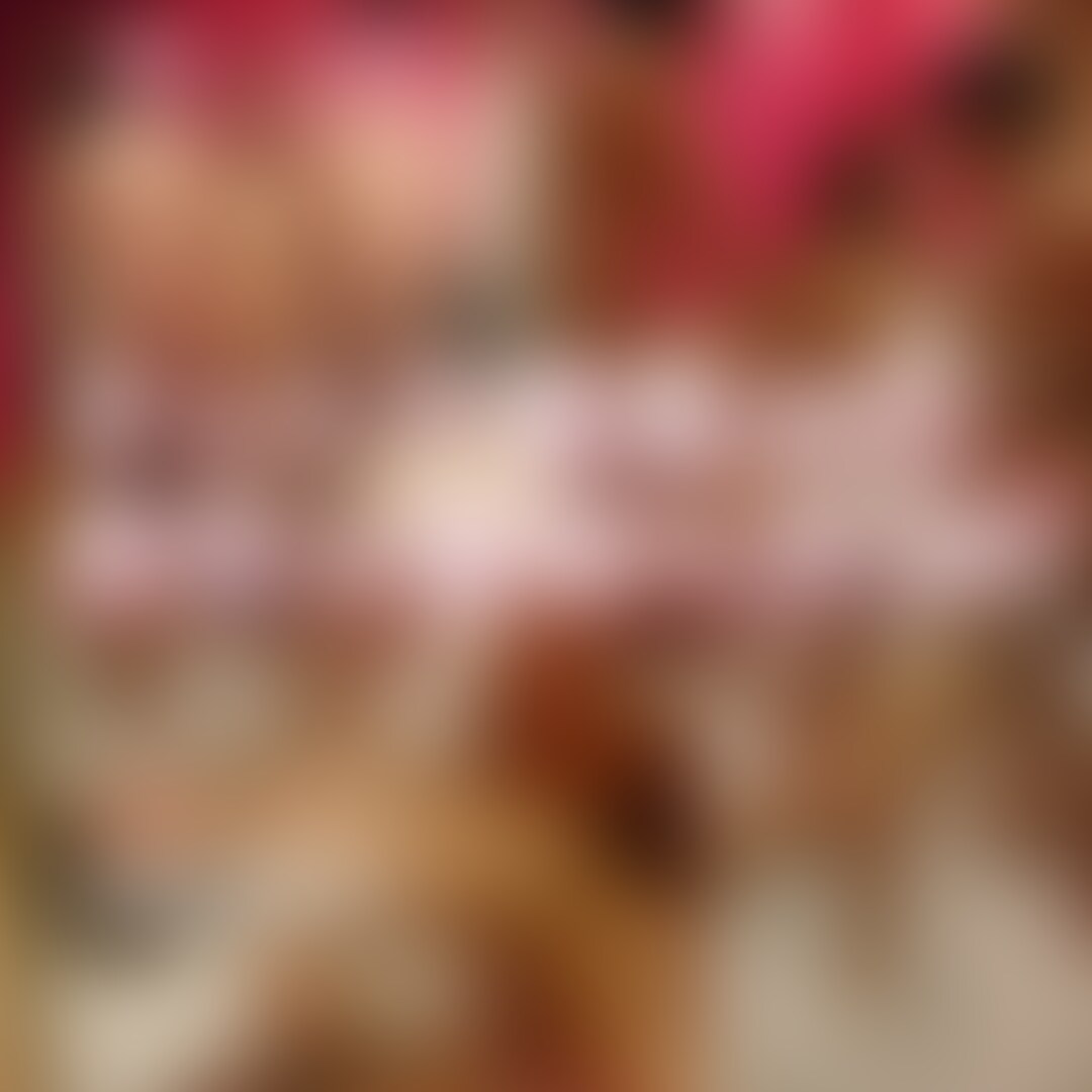 ふうちゃんが19歳の頃の寝取られ動画です。ネットで募集した単独さん2名です。(顔ぼかしVer)
前半に絡んでいる男性とふうちゃんは特に仲良しになって、この時は3回目くらいの絡みでした。
もうだいぶ仲良くなって、回を重ねるごとにイチャラブセックスをするようになっていました。そして遂に
「生でもいいよ❤️」
ふうちゃんが初めて生ちんぽを許して、中出ししてもらった瞬間でした…♥️
今回お二人の男性と絡んでもらったんですが、1番盛り上がった寝取られ会になったと思います。2人に気持ちよくしてもらって、ふうちゃんのほっぺが赤く染まっているのを見て欲しいです。
そしてお見せできないのが心苦しいのですが、ふうちゃんのクリトリスが過去一勃起していて、気持ちよさそうな鳴き声をあげていて、かなり快感を感じていたんじゃないかと思います。
寝取られファンの方は是非、大興奮の20分をお楽しみください!
動画を見ていいなと思った方、いいねやコメントで教えてくれると嬉しいです🥰よろしくお願いします💕 (2/2)