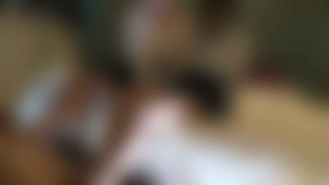 レズビアンの足責め2 足舐めと足コキダブル責め
ねえ、私たち足くさいじゃん、私も蒸れ蒸れだよー
すごい勃起してる、
どんなパンツ履いてるのー可愛いぃ
もーエッチー!
二人もだんだんエスカレートしていき、お互いの股関へ手が。
気持ち良い
M男がどんどん勃起していくと女性たちもどんどん興奮度が増して吐息が荒くなってくるのでした。
約10分54秒
モデルさんは20歳以上で販売許可、同意書もらっています。 (2/2)